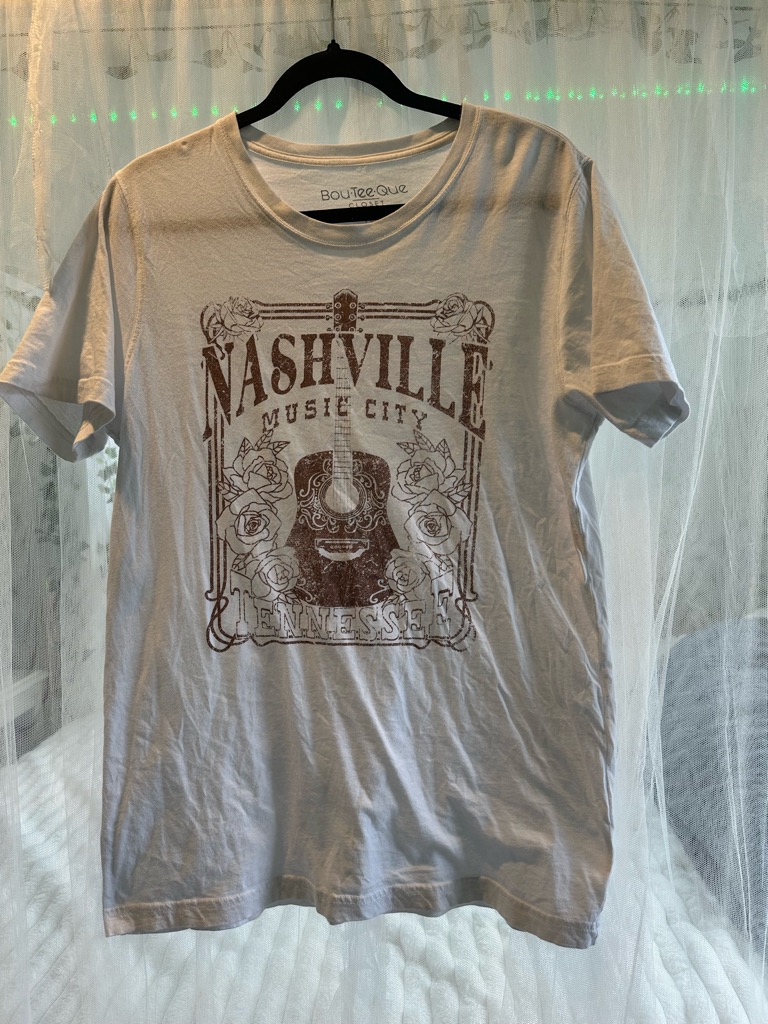 BouTeeQue Brand Size L Music Shirt